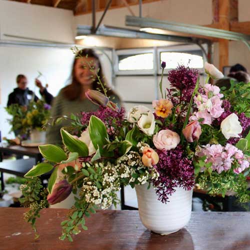 Philadelphia Floral Guild connects local flower farms with Philadelphia florists to supply sustainable wholesale flowers.